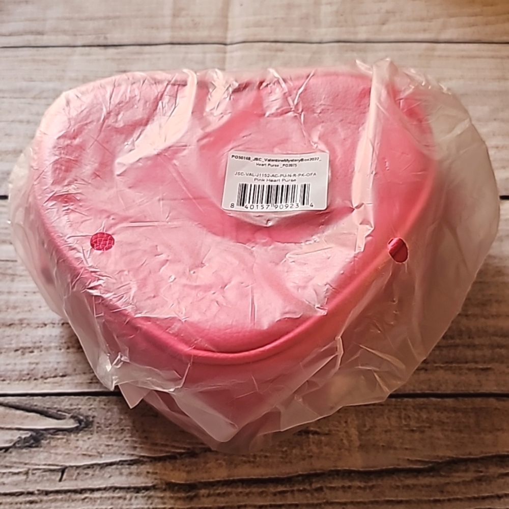 NWT Heart Shaped  Makeup Bag